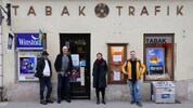 Trafikant Mario Tautter (2. v. li.) mit Birgit Johler, Joachim Hainzl und Filmemacher Masoud ...