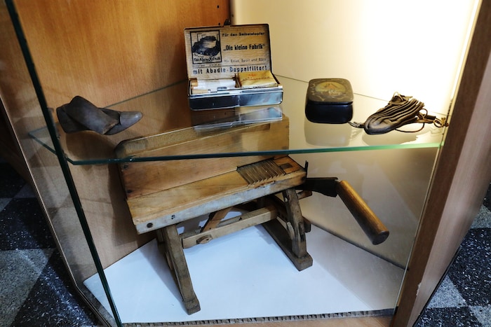 Historisches Zubehör für Raucher aus dem Volkskundemuseum.