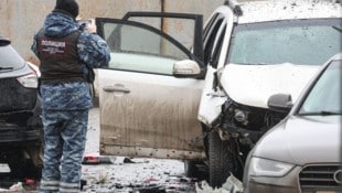 Ermittler am Tatort in Moskau, wo ein russischer General getötet wurde: Ein Anschlag durch ...