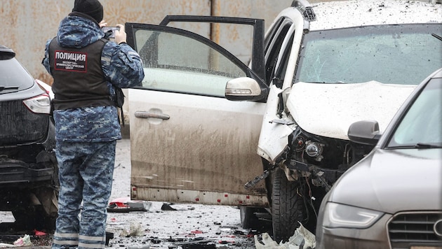 Ermittler am Tatort in Moskau, wo ein russischer General getötet wurde: Ein Anschlag durch ...