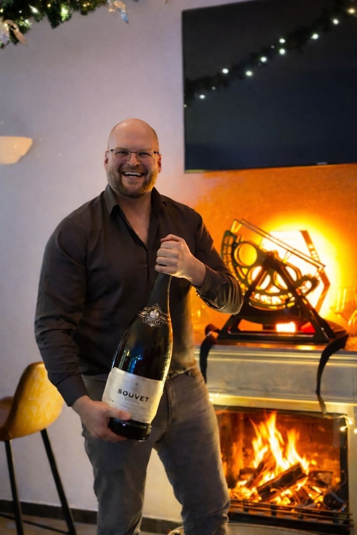 Rucki von der Aristo Bar genießt die Arbeit am 24.12. so richtig.