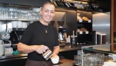 Heute kann Sükran wieder lachen. Vor ein paar Jahren war sie kaum imstande, einen Föhn zu ...