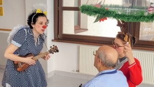 Hildegard (re.) und Jaqueline bereiteten mit ihren Besuchen Alt und Jung gleichermaßen Freude.