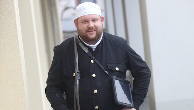 Obwohl er ursprünglich Koch werden wollte, hat Michael Cesnek im Rauchfangkehren seinen Traumjob ...