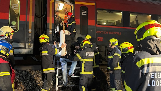 Panne auf der Weststrecke – für etwa 160 Betroffene sowie die Einsatzkräfte war es eine lange ...