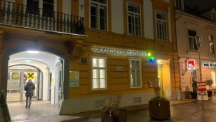 Diese Bankfiliale in der Grazer Zinzendorfgasse wurde am Dienstag überfallen.