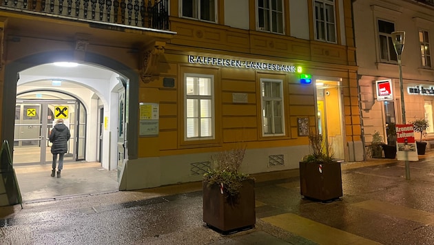 Diese Bankfiliale in der Grazer Zinzendorfgasse wurde am Dienstag überfallen.