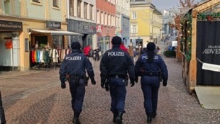 Auch am 24. Dezember streifen die Polizisten über Adventmärkte.