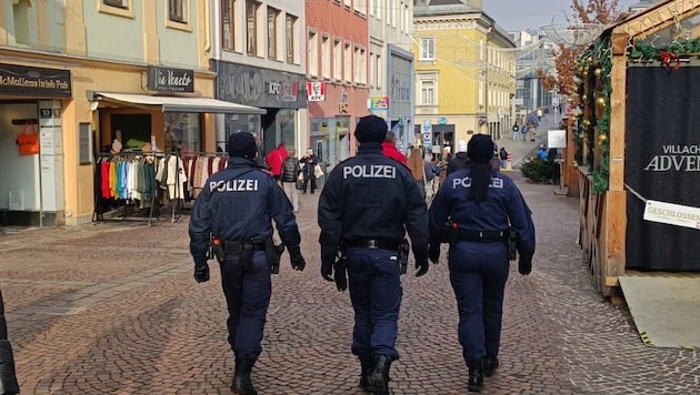 Auch am 24. Dezember streifen die Polizisten über Adventmärkte.