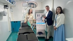 Primar Roithinger mit Dr. Tokarska (re.) und der ukrainischen Ärztin Kysil-Zagorianska im ...