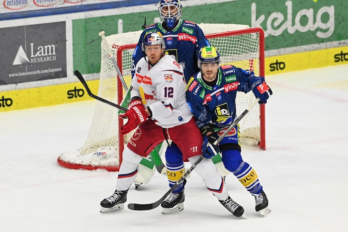 Thomas Vallant (re.) geht zur Regeneration ins Eisbecken.