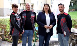 Vizebürgermeisterin und Wohnbaustadträtin Kathrin Gaál (Mitte) unterwegs mit Ordnungsberatern im ...