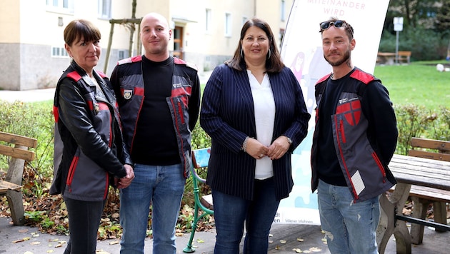 Vizebürgermeisterin und Wohnbaustadträtin Kathrin Gaál (Mitte) unterwegs mit Ordnungsberatern im ...