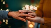 Nicht Macht, sondern Liebe und das traute Zusammensein im Kreise der Lieben stehen im ...