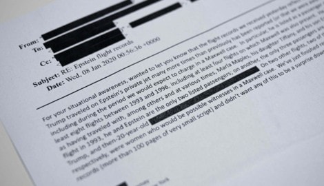 Viele Textstellen in den Epstein-Akten wurden geschwärzt veröffentlicht. Recherchen zeigen jetzt ...