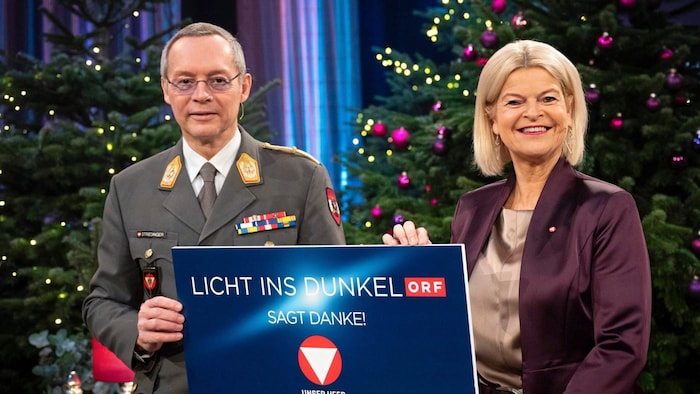 Stellvertretend für die zahlreichen Soldaten, die das ganze Jahr über für „Licht ins Dunkel“ ...