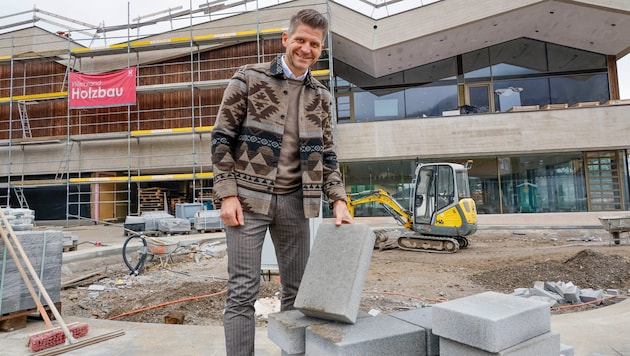 Vor drei Wochen herrschte noch Baustelle bei der Schule. Jetzt wird schon eingerichtet.