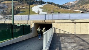 Für Fußgänger und Radfahrer gab es vorher nur eine Möglichkeit zum Queren der Landesstraße.