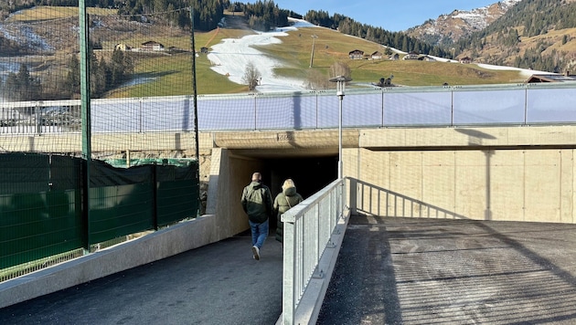 Für Fußgänger und Radfahrer gab es vorher nur eine Möglichkeit zum Queren der Landesstraße.
