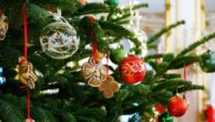 Nach den Weihnachtsfeiertagen hat der festlich geschmückte Christbaum meist ausgedient.  