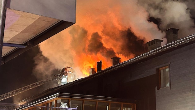 In der Weihnachtsnacht schlugen meterhohe Flammen aus dem Wohnhaus.
