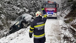 In Voitsberg musste die Feuerwehr am Heiligen Abend unter anderem diesen Pkw aus dem ...