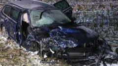 Die Beifahrerin musste aus dem Wrack gerettet werden.