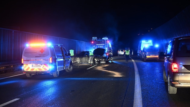Aufgrund des Unfalls musste die A12 zwischenzeitlich komplett gesperrt werden.