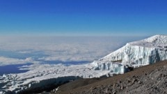 Nach Angaben der tansanischen Zivilluftfahrtbehörde ist noch nicht klar, wie es zu dem Unfall ...