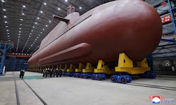 Ist dieses rote Monster ein echtes Atom-U-Boot oder nur Kulisse für Nordkoreas Propaganda?
