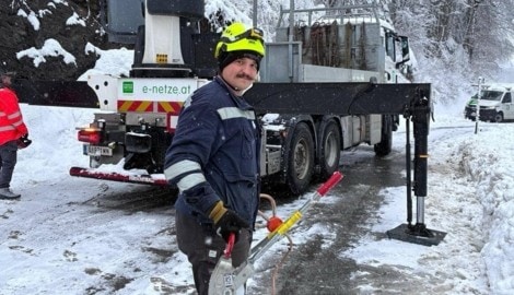 Ein Monteur der Energienetze Steiermark bei seinem Einsatz am Feiertag