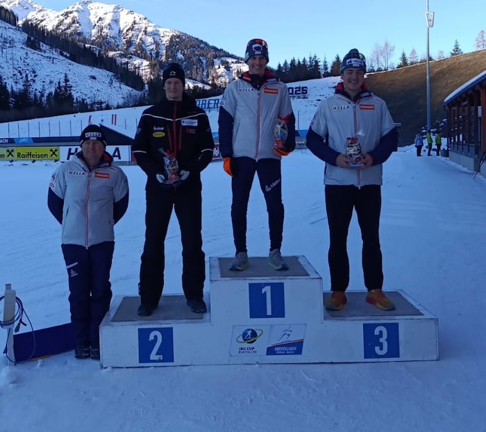 Beim Comeback in Obertilliach schaffte es Tobias Fink gleich auf die Plätze zwei (im Bild) und ...