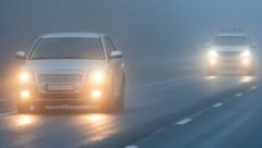 Der deutsche TÜV-Süd rät Autofahrern dringend dazu, das Licht bei schlechter Sicht manuell ...