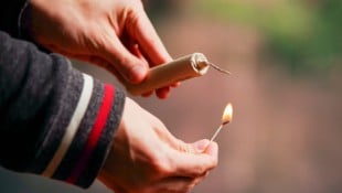 Jedes Jahr passieren zu Silvester vor allem mit illegalen Krachern schwere Unfälle.