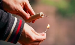 Der Böller explodierte in der Hand (Symbolbild)