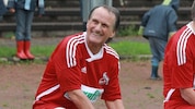 WM-Held Wolfgang Overath kann mit 82 Jahren das Kicken nicht lassen.