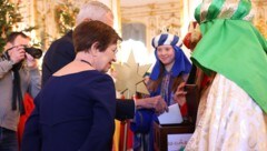 Bundespräsident Alexander Van der Bellen und seine Ehefrau Doris Schmidauer empfingen schon 2024 ...