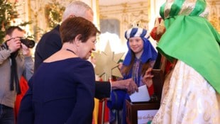 Bundespräsident Alexander Van der Bellen und seine Ehefrau Doris Schmidauer empfingen schon 2024 ...