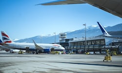 Wenn Flugzeuge am Boden bleiben oder später abheben, haben Passagiere Anspruch auf verschiedene ...