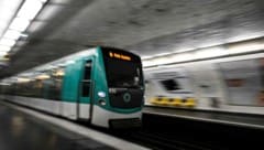 In drei unterschiedlichen U-Bahn-Haltestellen wurden Frauen Opfer des Angreifers.