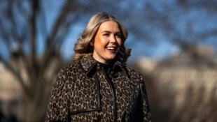 Karoline Leavitt erwartet ihr zweites Kind, teilte sie auf Social Media mit.