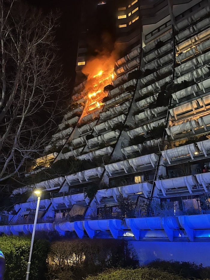 Several balconies were ablaze in the Alterlaa residential park on St. Stephen's Day.