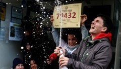 Ein Festkomitee hat mehr Anteilsscheine der Nummer mit dem Hauptgewinn 79432 verkauft.