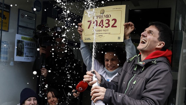 Ein Festkomitee hat mehr Anteilsscheine der Nummer mit dem Hauptgewinn 79432 verkauft.