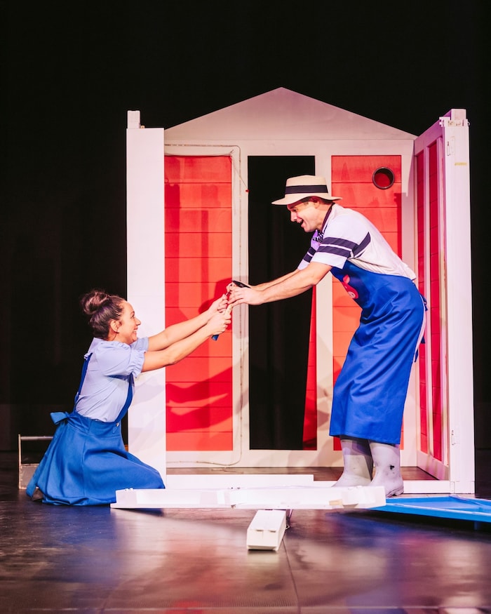 Wildo unterstützt Susi ihr Haus wieder auzubauen.