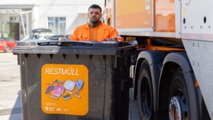 Auch die MA 48 ist im Dauereinsatz.