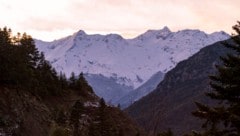 In den Vardousia-Bergen in der Region Fokida in Griechenland riss eine Lawine vier Bergsteiger ...