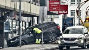 Eine Lenkerin fuhr die Stufen beim bekannten Lichthaus hinunter.