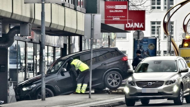 Eine Lenkerin fuhr die Stufen beim bekannten Lichthaus hinunter.