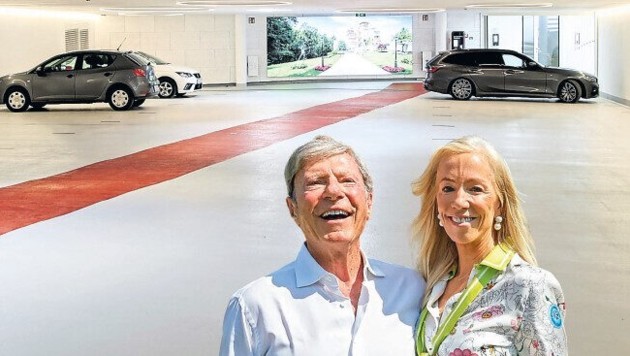 In der Garage des Hotels Mönchstein von Hans-Peter Wild warten roter Teppich und Kristallluster ...